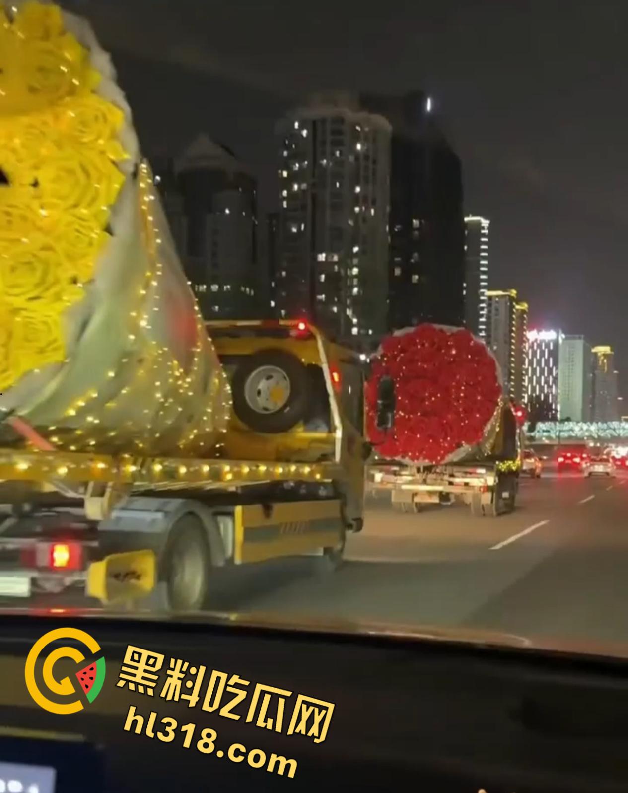 深圳南山区苑南路,老牛吃嫩草求婚现场,送俩束超大鲜花,多大的屋子才能搁下这两个大玩意儿 !-1