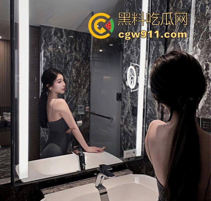 约炮深圳高颜值白领,极品模特身材,车上卖力口交,酒店无套爆操,极其反差淫荡的骚逼一枚!-2