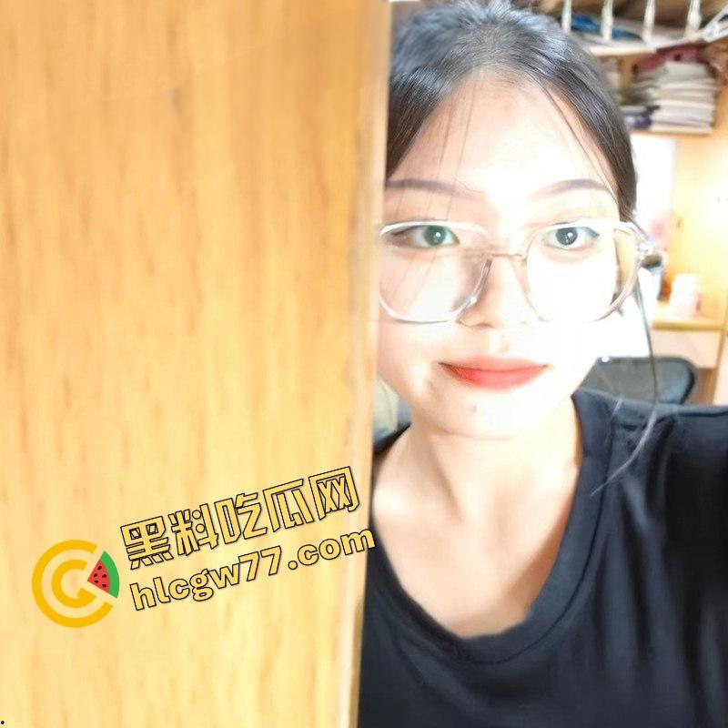 安徽文达信息工程学院【王忠燕】背着男友约炮劈腿 眼镜骚鸡主动骑乘榨精 反差惊人！-7