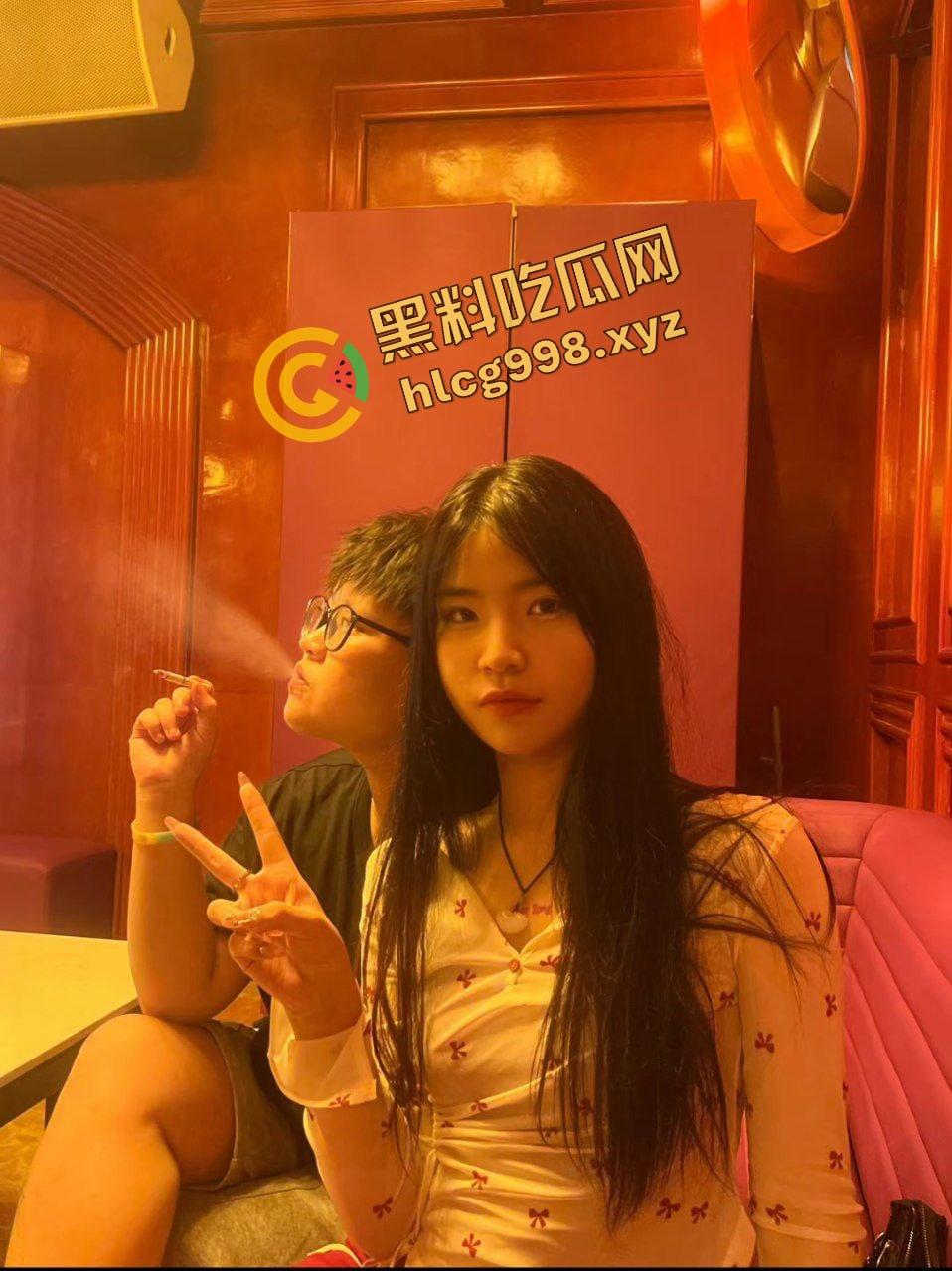 快手小情侣骚货『王雅悦』与男友出没各种酒店 毛笔插逼 激情四射！喜欢记录美好性爱 独家曝光！-4