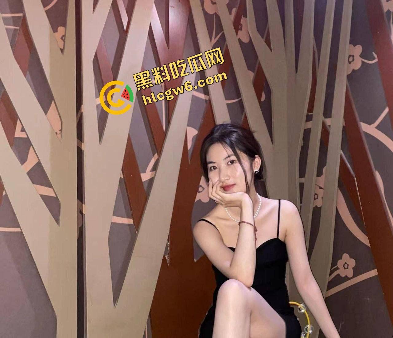 北京通州宋庄区小巷子骚逼鸡婆『周媛』粉穴贱逼3张就能操!口爱单男后操爆怼骚臀!原创独家流出!-6