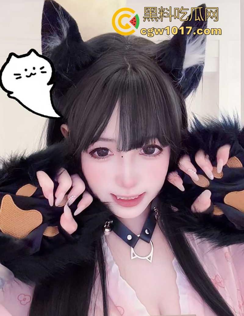 四川大学德高颜值少女【林佳美】穿着性感小睡衣跪地给男友口交,全程露脸玩开档诱惑,反差爆了!-1