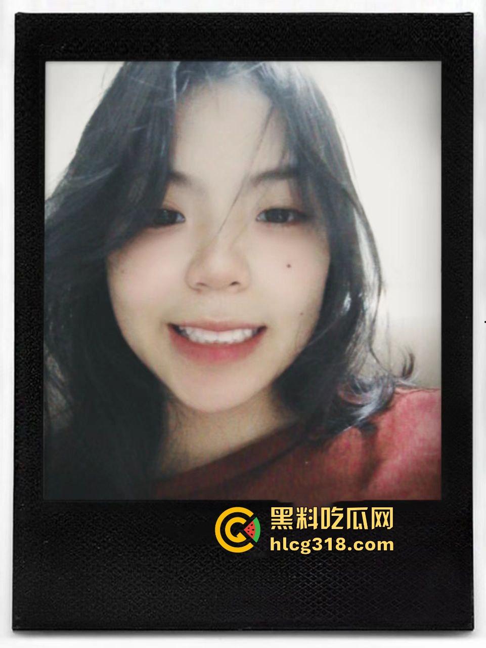 广西职业学院嫩妹【黄语莹】自慰视频曝光！清纯学妹化身欲望女王，手指轻舞抚摸敏感地带，令人欲罢不能！-1