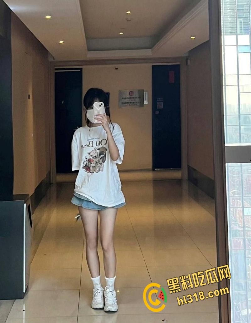 青岛大学眼镜妹【文钰】,主动跪舔男友大屌,口技精堪疯狂榨精,十个眼镜九个骚,四眼妹从不让人失望 !-2