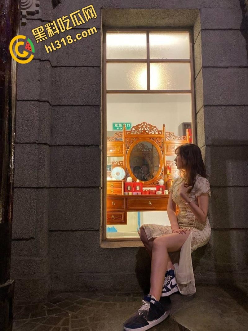 青岛大学眼镜妹【文钰】,主动跪舔男友大屌,口技精堪疯狂榨精,十个眼镜九个骚,四眼妹从不让人失望 !-4