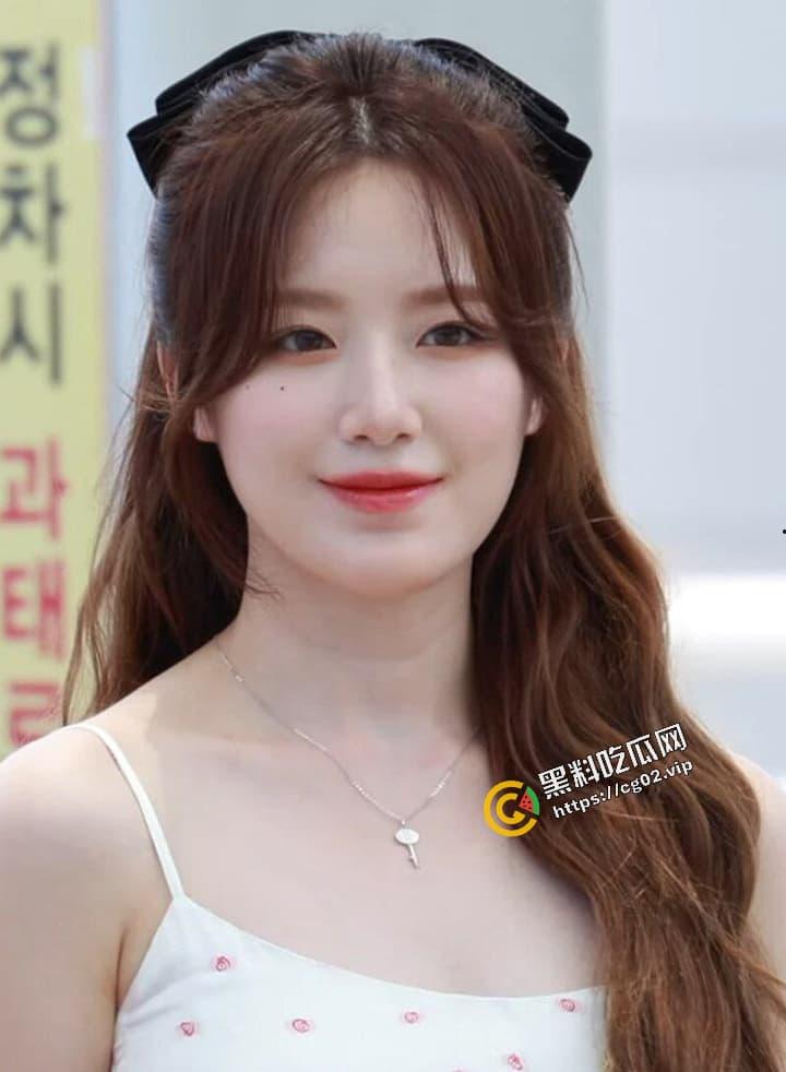 韩国女团 (G) I-DLE 台湾成员 叶舒华 露奶秀 跳舞时动作太大不慎漏点 现场表演真空上阵 褐色乳头小奶一览无余-4