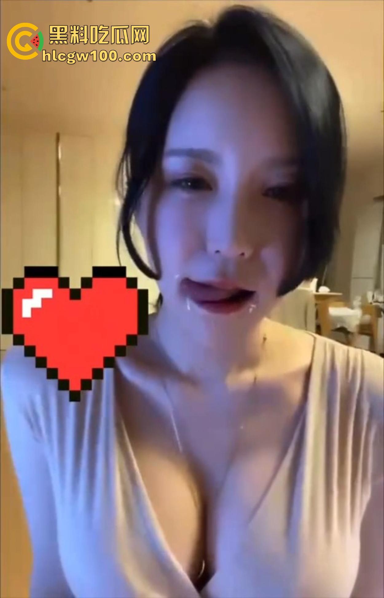 成都骚妹口水流成瀑布,嘴巴湿润得像打了润滑剂,光是想象肉棒进去的画面,肉棒进去怕是1秒缴械直接被秒杀!-6