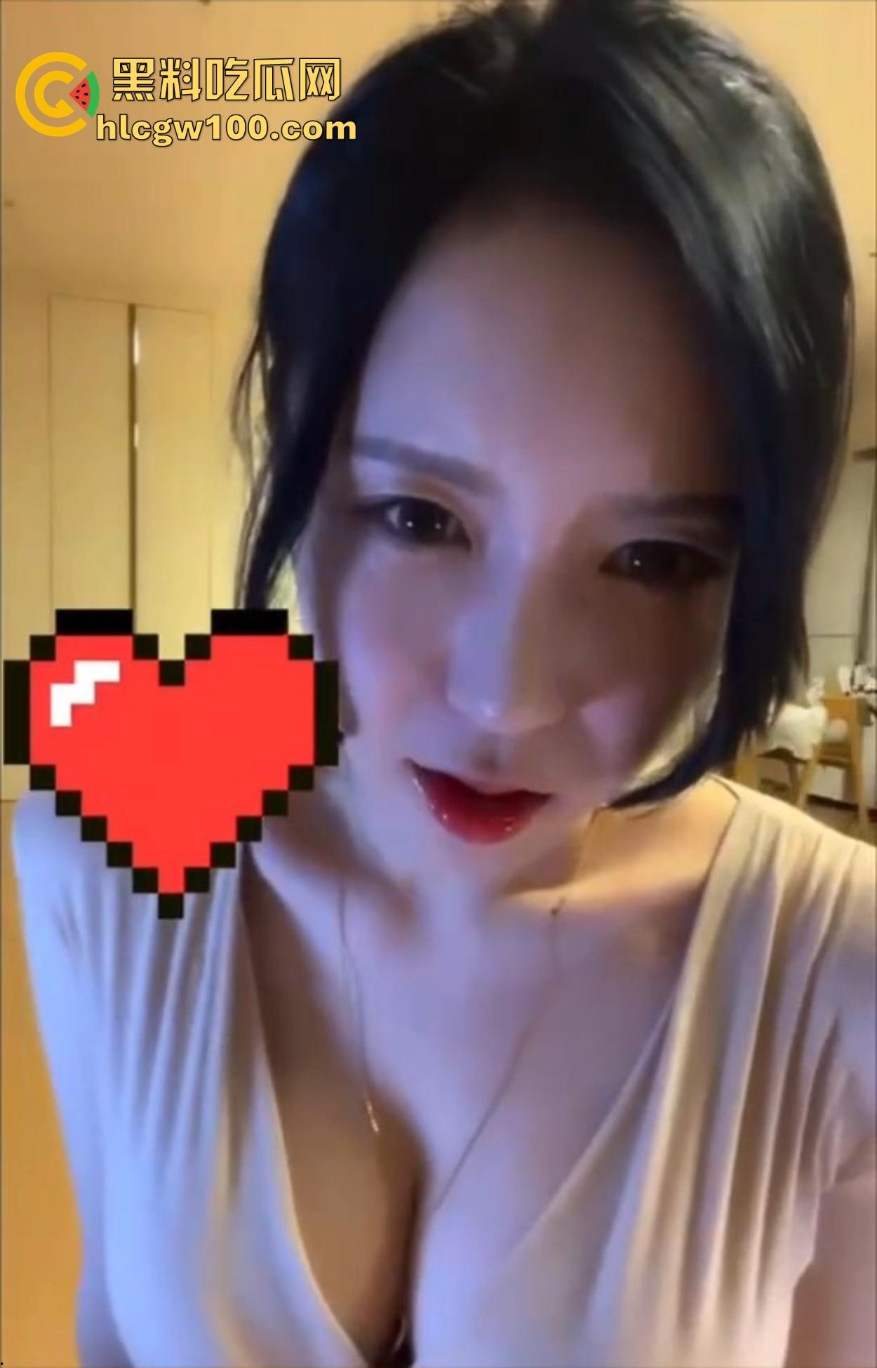 成都骚妹口水流成瀑布,嘴巴湿润得像打了润滑剂,光是想象肉棒进去的画面,肉棒进去怕是1秒缴械直接被秒杀!-11