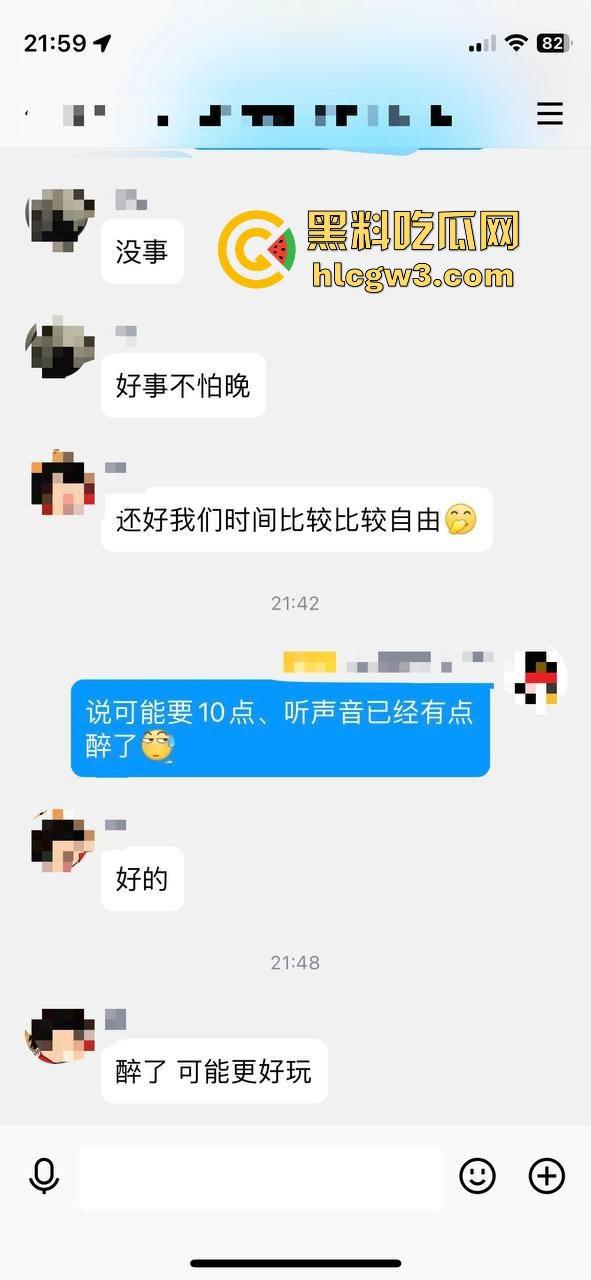 杭州骚逼夫妻『小肥羊不是羊炸』翻天 绿帽老公亲手推妻送操 蒙眼换人3P轮流爆 一家人就是要整整齐齐!-5