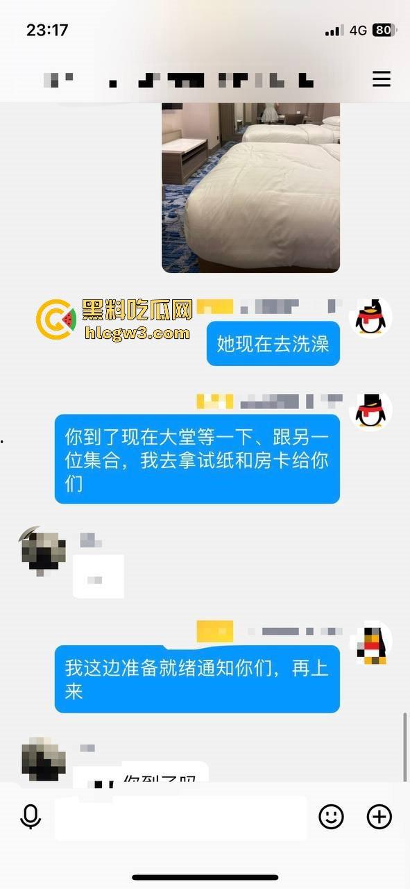 杭州骚逼夫妻『小肥羊不是羊炸』翻天 绿帽老公亲手推妻送操 蒙眼换人3P轮流爆 一家人就是要整整齐齐!-10