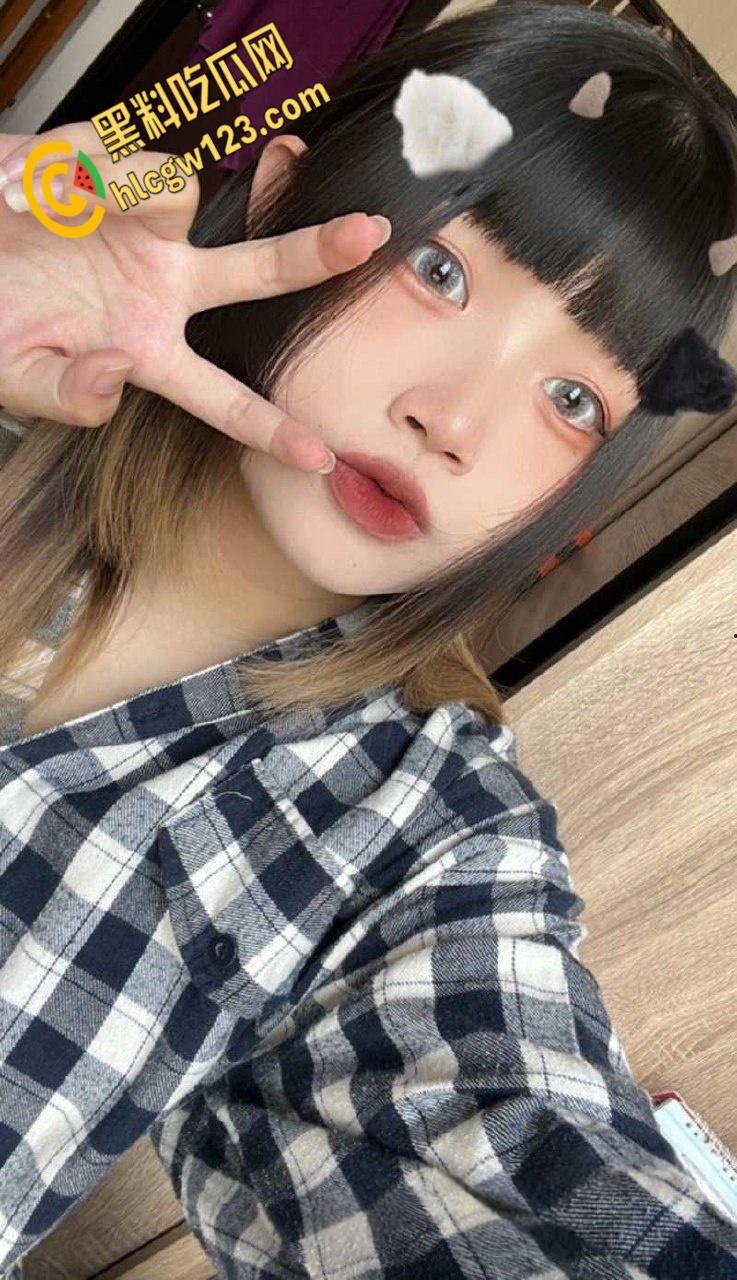 福建厦门少妇被炮友调教视频曝光，舔屌深喉功夫深厚，看人妻如何一步步的沦为性奴 !-1