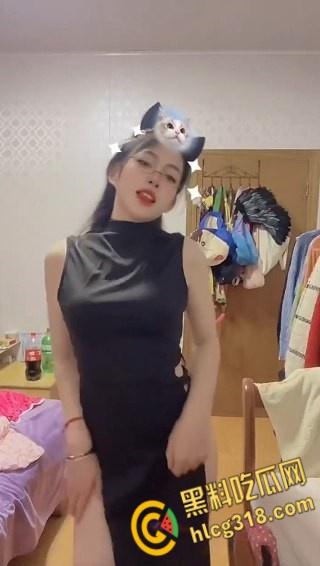 推特颜值网红【子子喜】,完美露脸脱衣裸舞, 性感美乳微毛嫩穴,福利姬中的极品 !-1