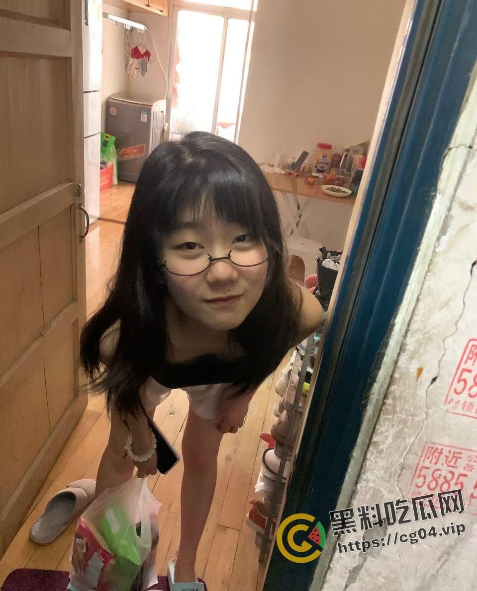 太原理工学院 好学生 【李佩佩】 cos展上约炮 喜欢发风骚自拍 被网友反手曝光-2