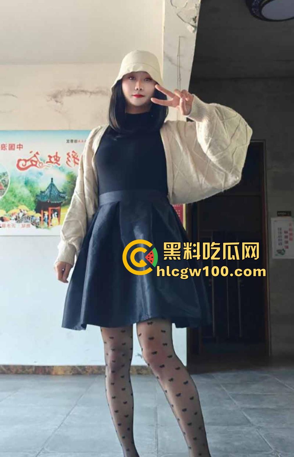 快手潍坊骚少妇『郑丹丹的丹』主动勾引体育生，骑乘位奶子乱晃，射脸吃精直接上瘾，男人看了不想射都难！-9