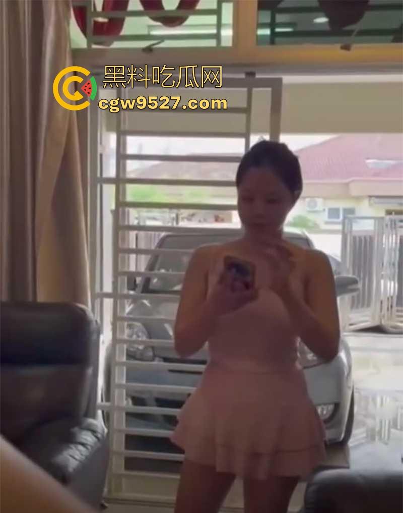 彪悍人妻现场直播抓奸,大奶少妇到小三家踢馆,却遭情敌挑衅侮辱,找不回面子就骑脖暴揍出轨老公!-4