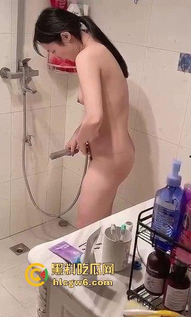 长沙瓜友大战江苏人妻【苗芳芳】红色战袍撩人,私会偷情被蹬一晚,爽完回家找老公要爱的抱抱!-2