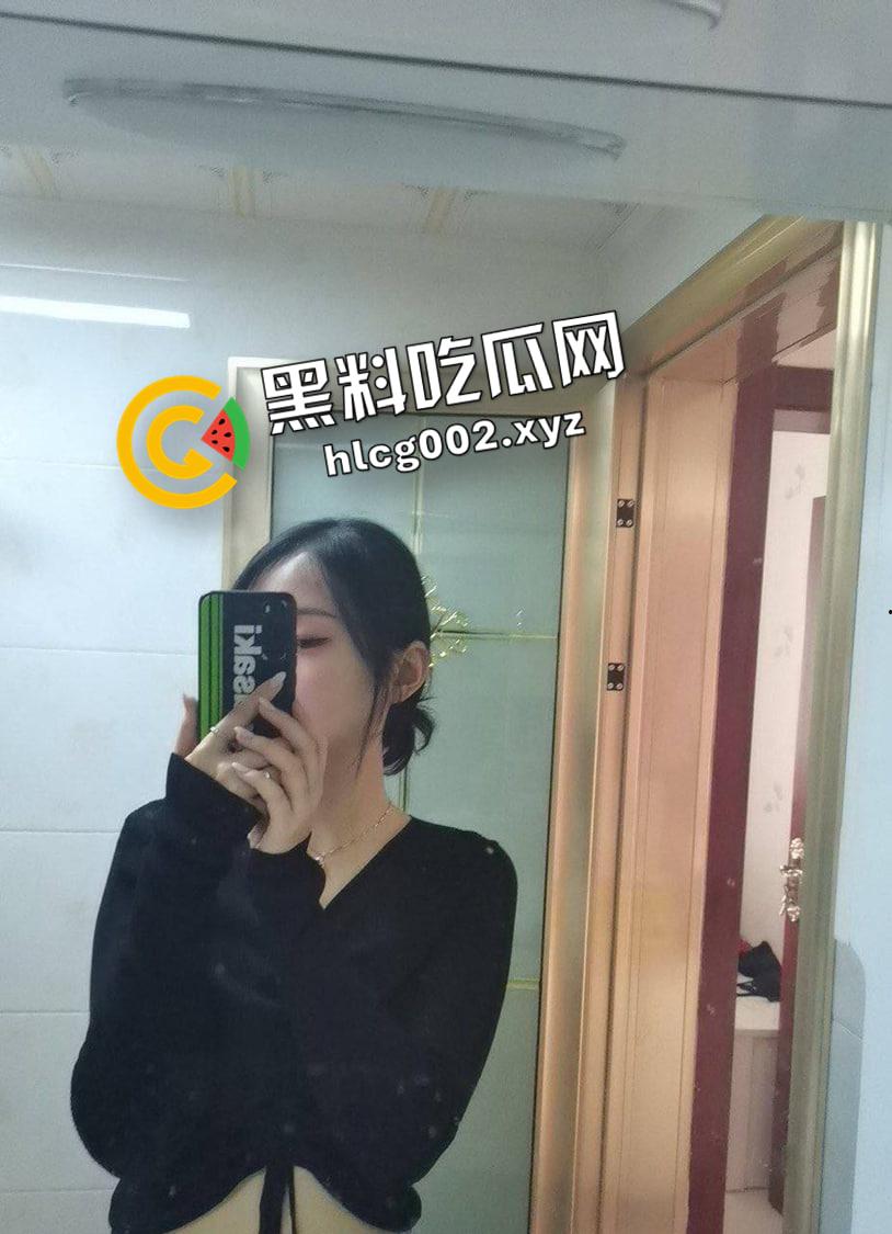 四川大学汉语言专业女大学生的私密时刻 没有反差 24小时的骚 爆操视频被男友流出-4