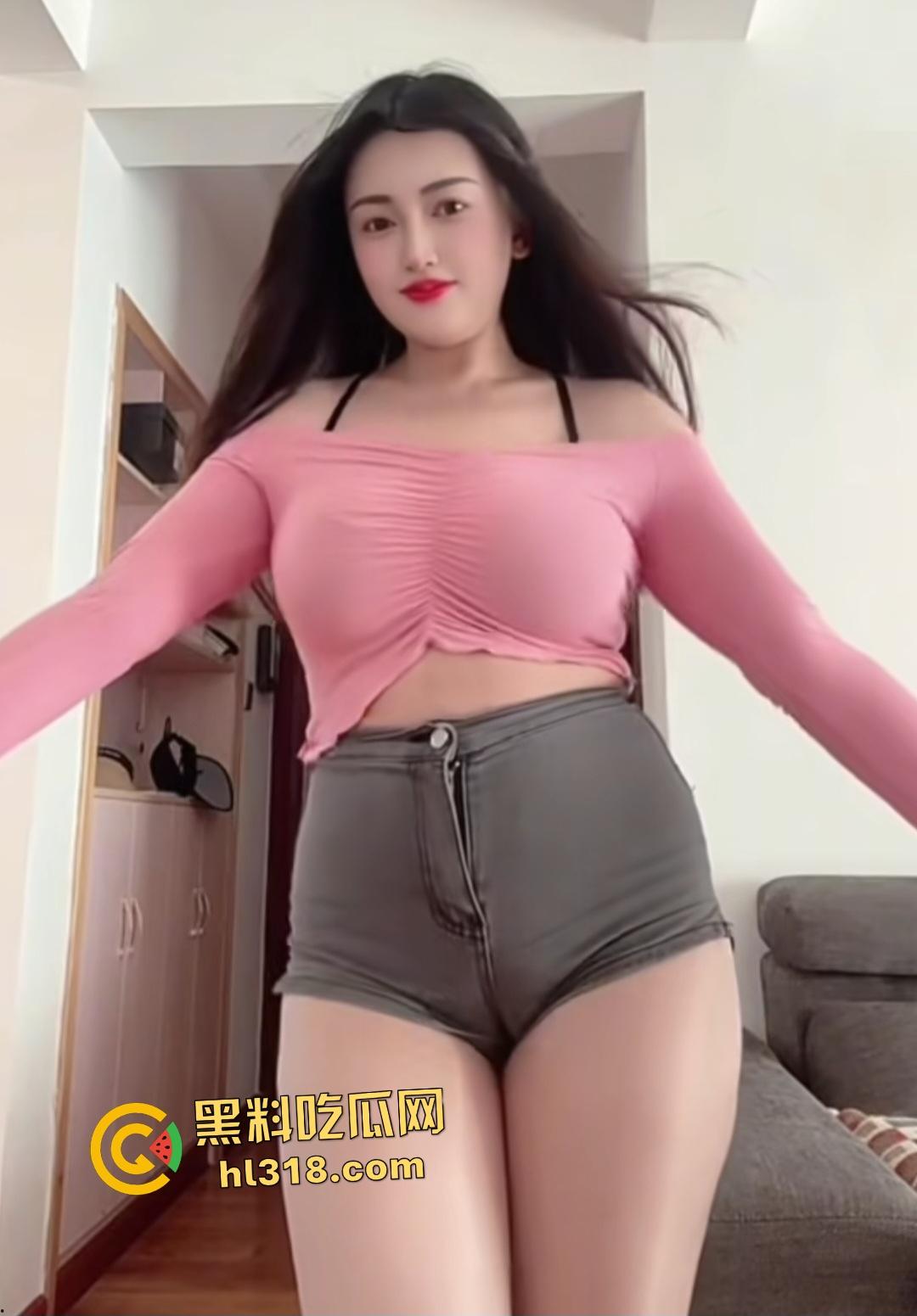 抖音79万粉御姐【万人迷168】性爱泄密,粉逼无套穿渔网袜被后入,奶子大到屏幕都装不下,肉感十足!-2