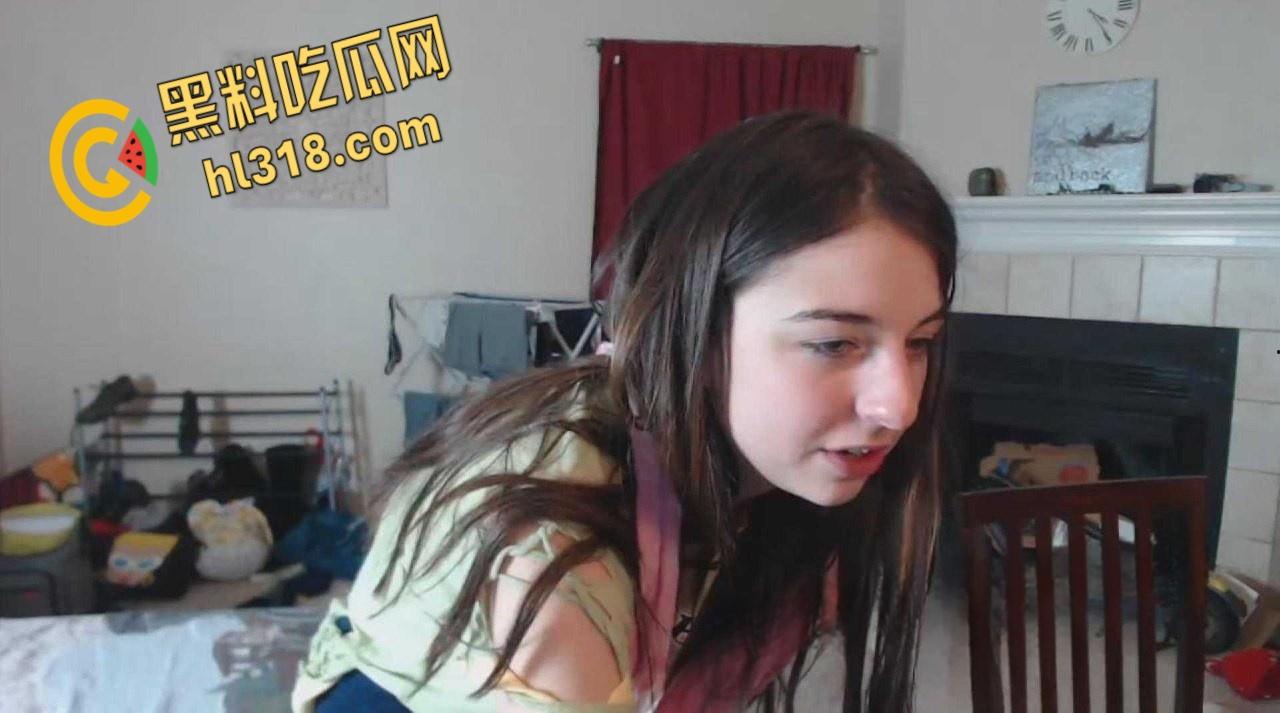 英国女主播打老公耳光，结果被老公反手几个大比兜，打到满脸是血嗷嗷大哭-1