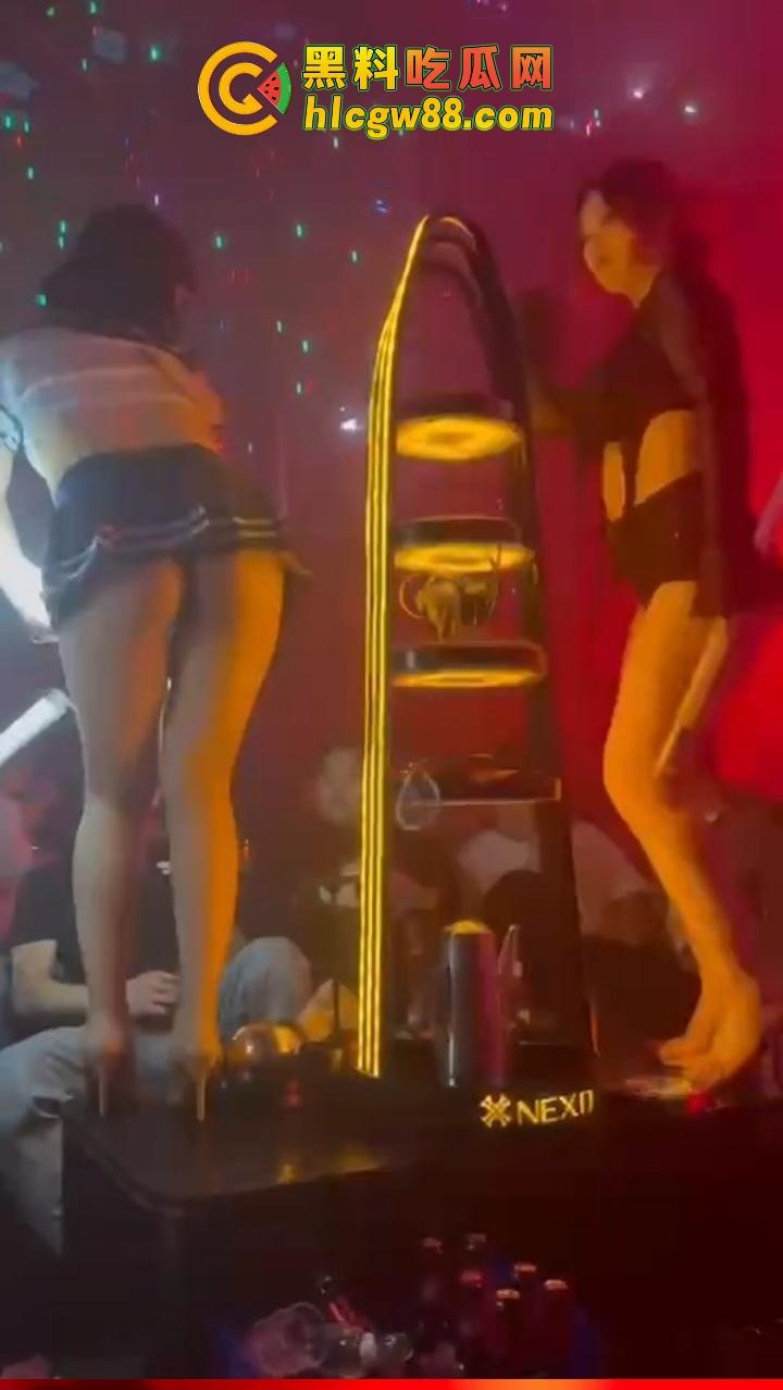 再见了朋友,今晚我就要起航!夜店丰乳肥臀小骚逼,直接摸逼闻味,确认确认无异味即刻战斗状态!-2