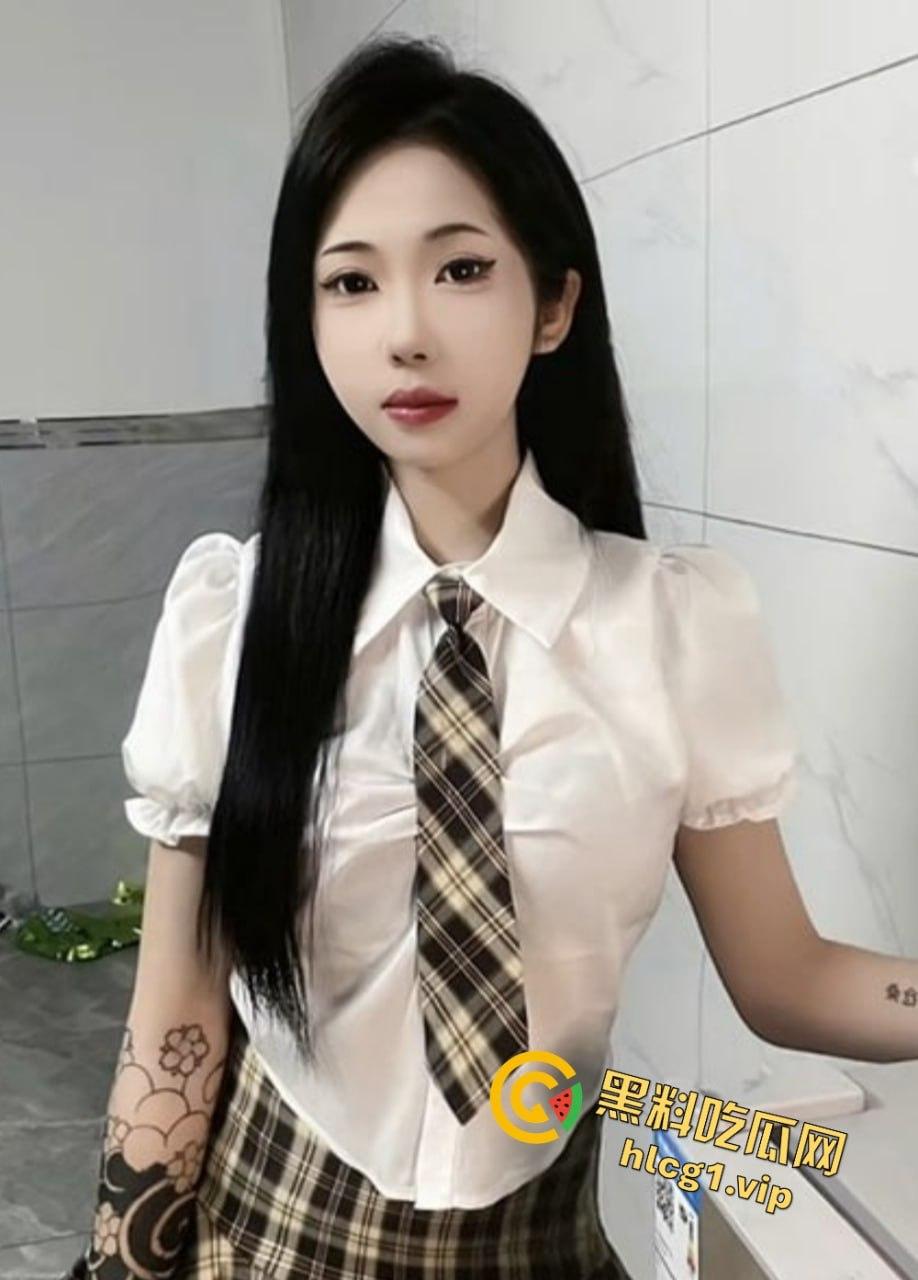 快手PK战惊现劲爆一幕！『万重山』力压『高冷小美』，惩罚环节竟然蕾丝内裤微露逼毛-8