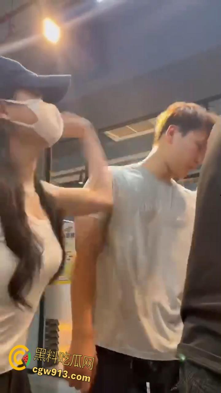 厦门超鹿健身房【郭毅鸿】,同时约了好几个女学员,时间管理大师翻车,被女学员找上门狂扇耳光 !-3