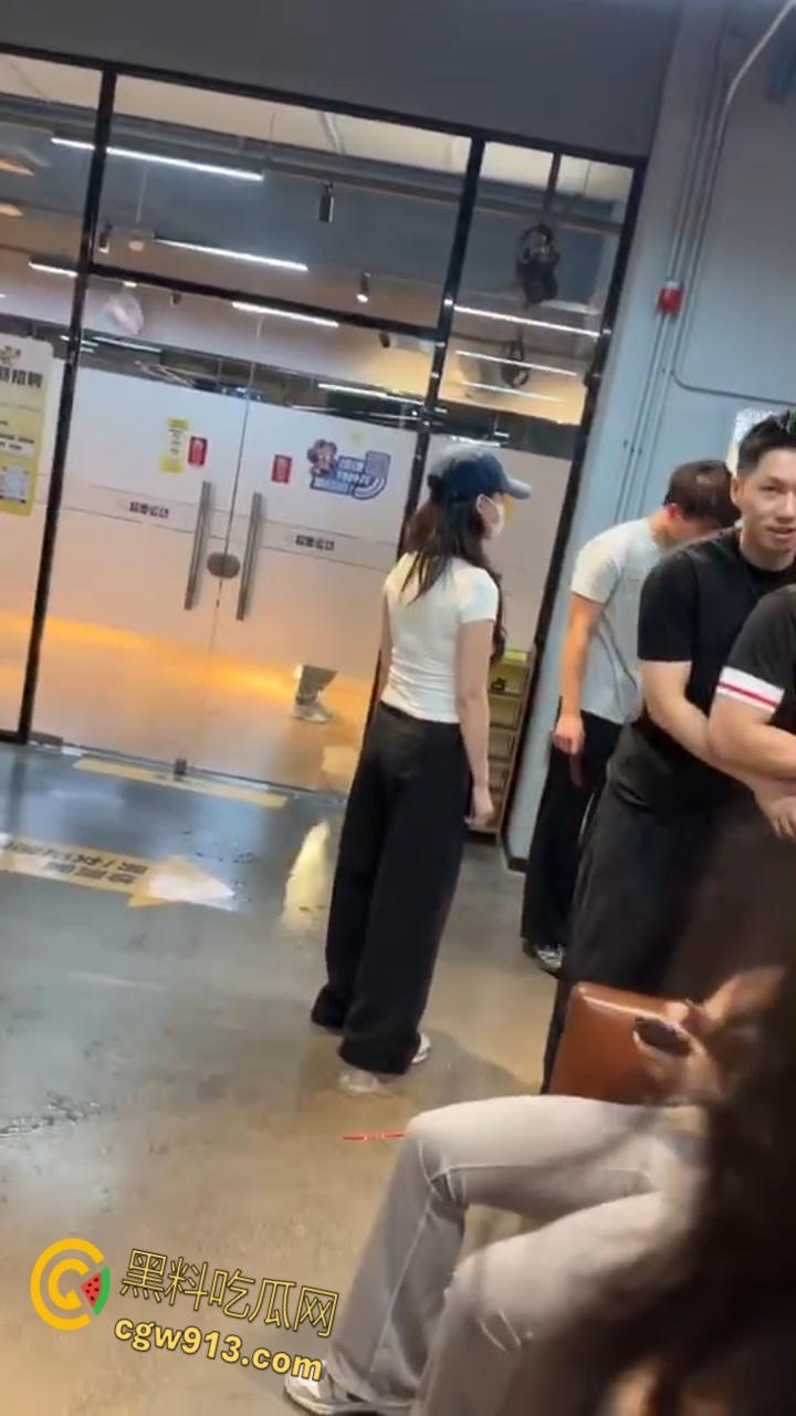 厦门超鹿健身房【郭毅鸿】,同时约了好几个女学员,时间管理大师翻车,被女学员找上门狂扇耳光 !-7