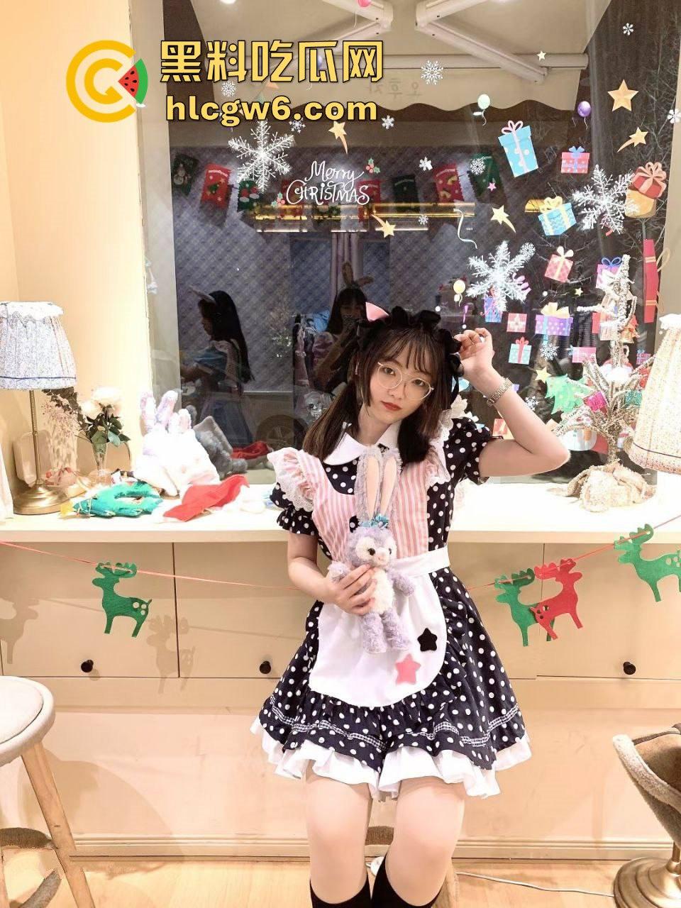 哈尔滨大学大三学姐【蔡文静】性爱视频惨遭泄密，自动挡骑乘满足私欲，萝莉表骚母心-2