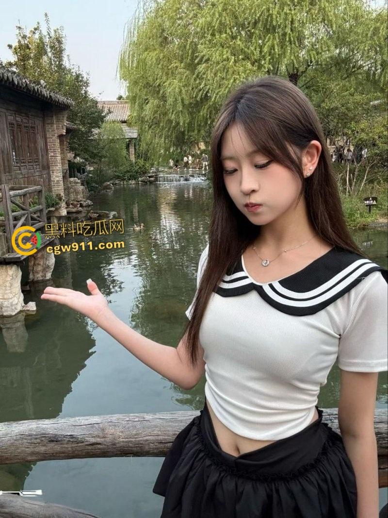 山东青岛反差女友【杨一涵】，白丝JK娇小诱人，肥嫩美鲍阴毛浓密，男友后入猛插呻吟连连！-2