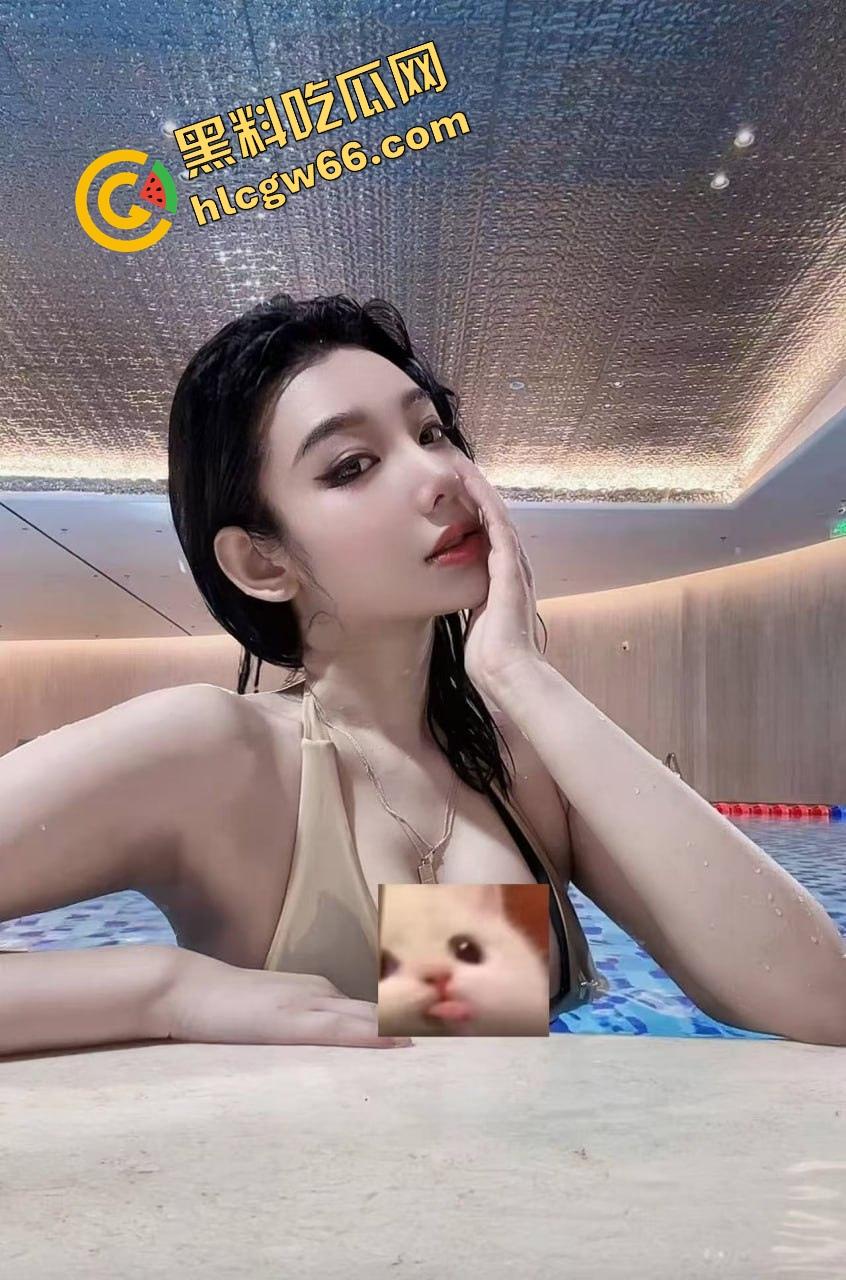 瓜友河南旅游顺路找了个伴游妹子，高铁还没到站就给口爆深喉，整节车厢都是她舔鸡巴的声音！-4