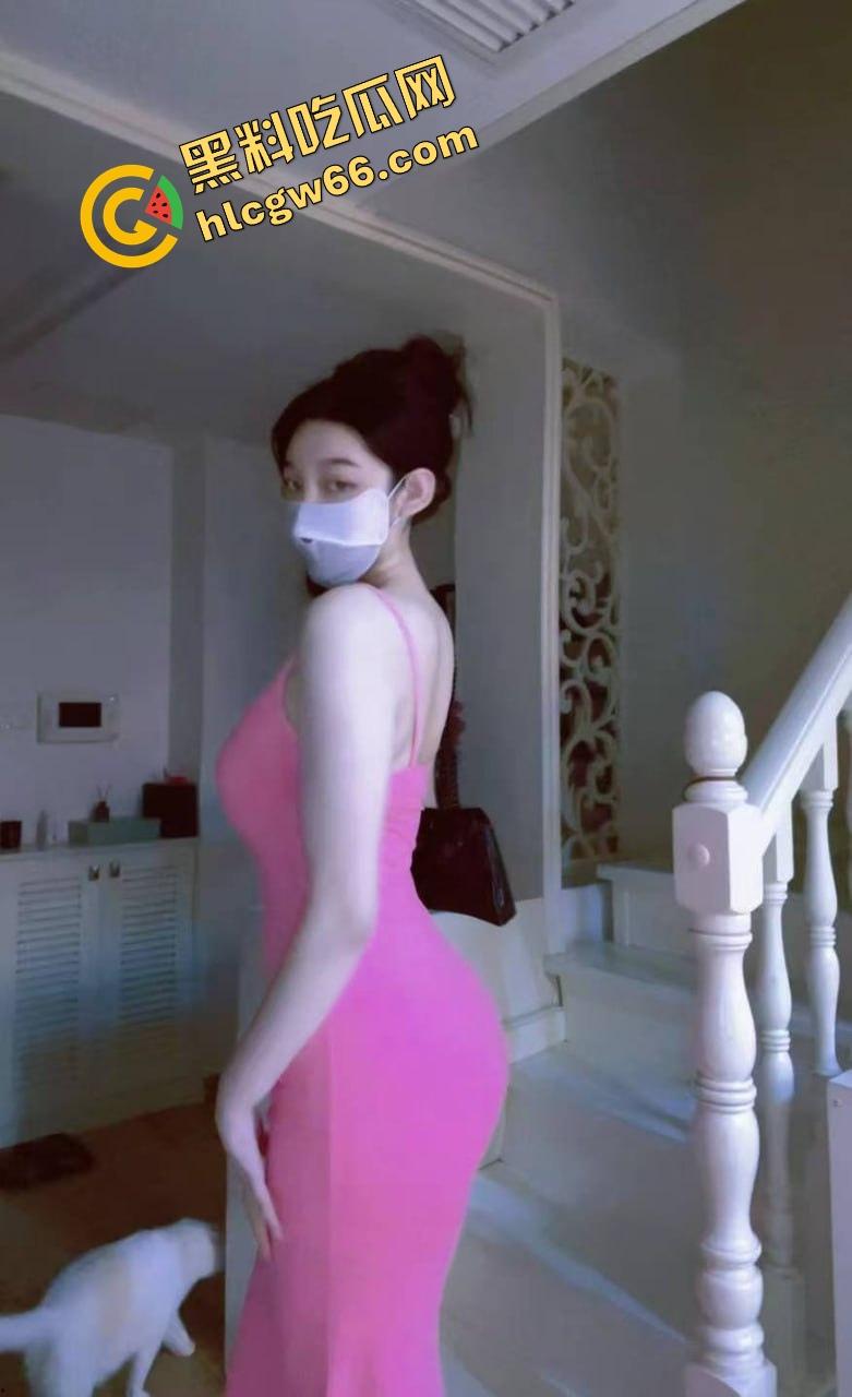 瓜友河南旅游顺路找了个伴游妹子，高铁还没到站就给口爆深喉，整节车厢都是她舔鸡巴的声音！-5