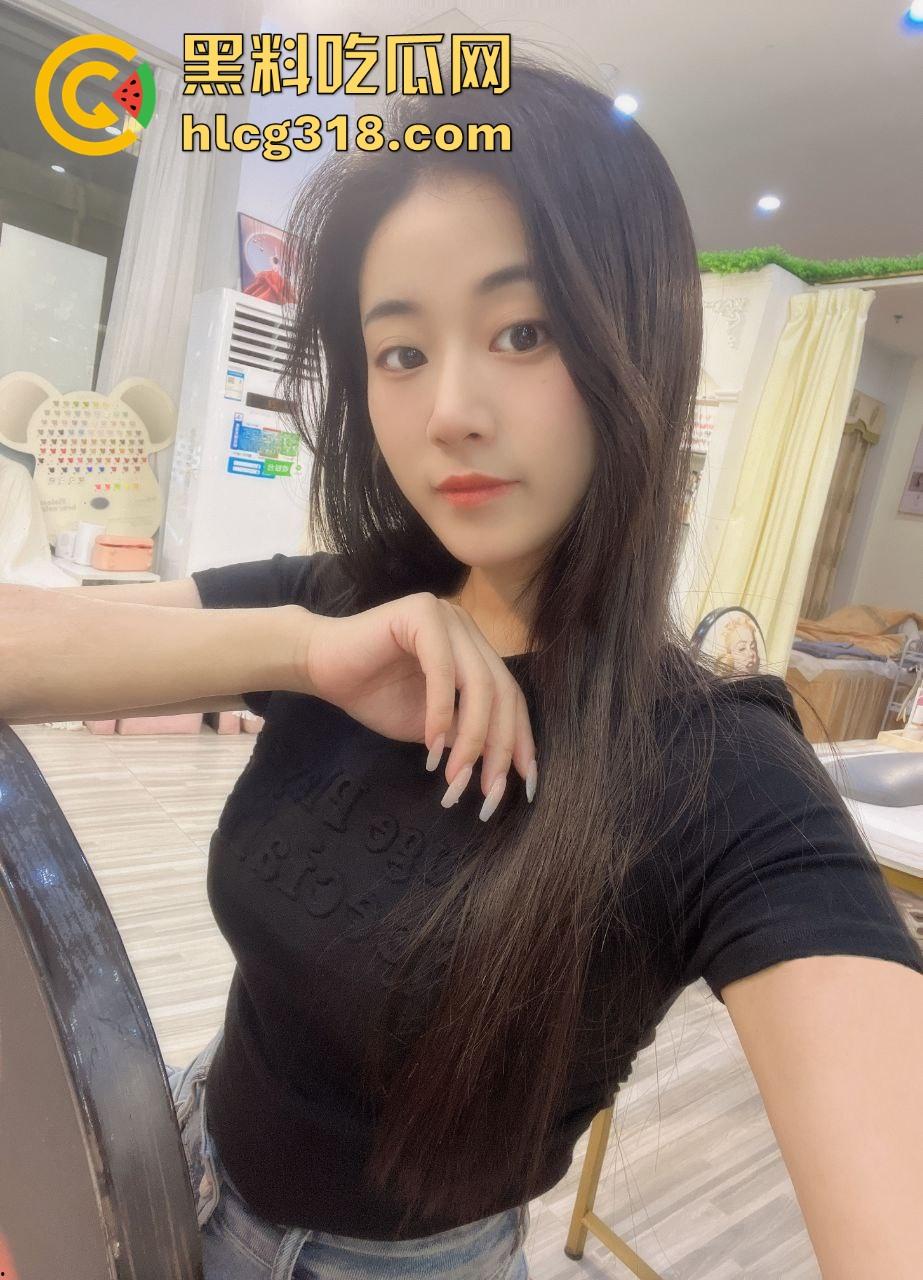 护士姐姐身穿黑丝勾引弟弟，妖娆风骚包臀裙，身姿诱人激情四溢，帧帧充满极致撸点！-1