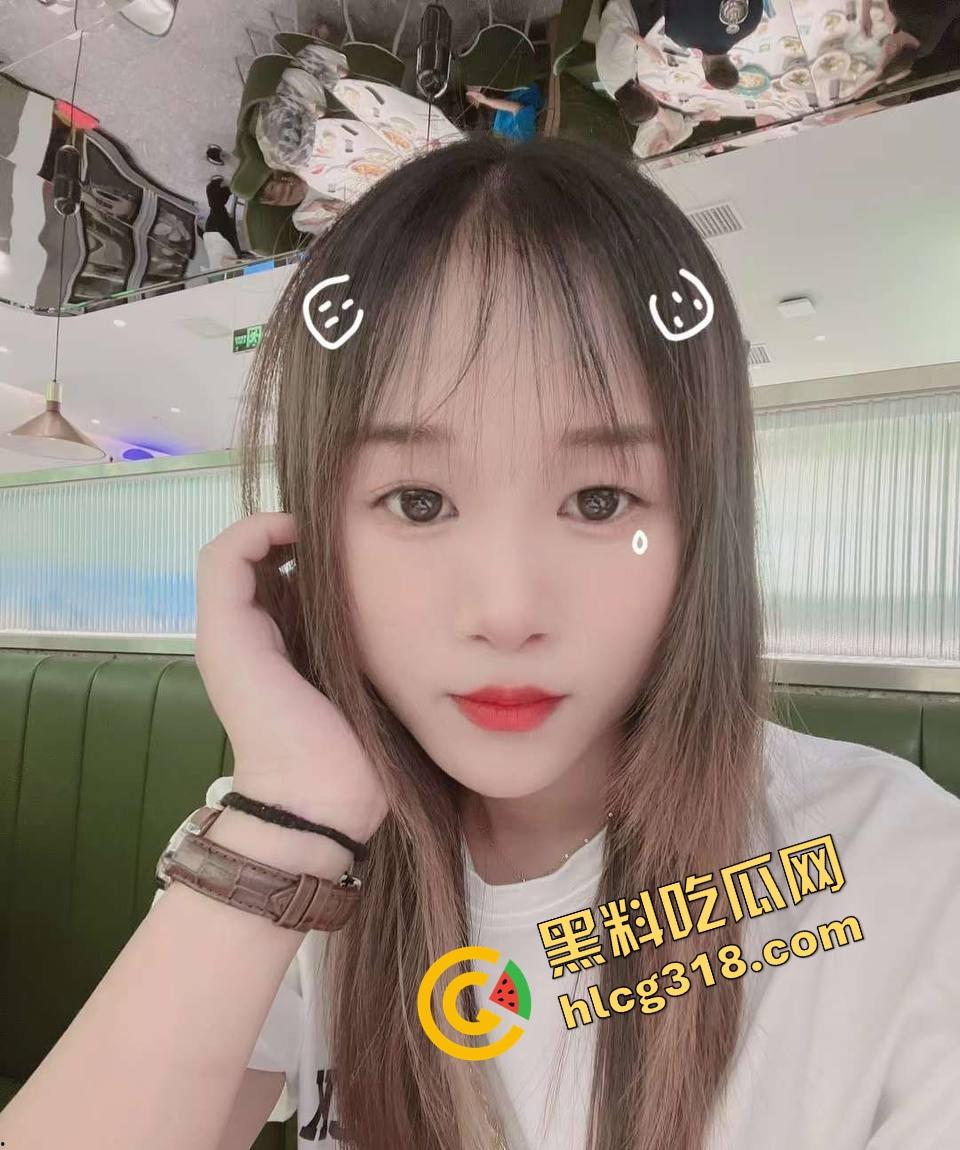 假鸡巴摄像头直击嫩穴深处，第一人称狂操白虎骚逼，窥阴器扒开照得一清二楚，骚汁淹到摄像头都起雾！-1