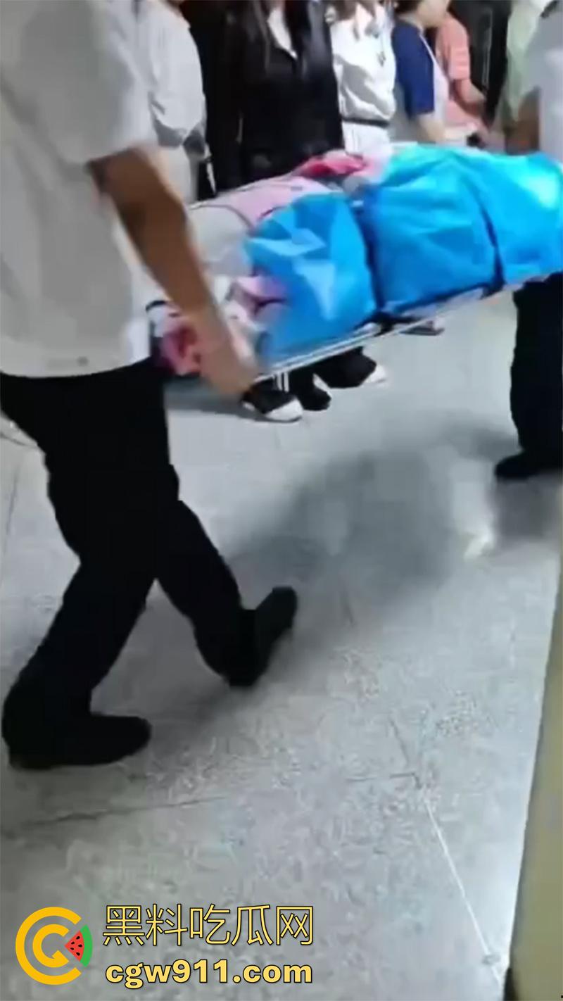 甘肃农业职业技术学院,女大学生宿舍分娩,遭大出血以及送医,做爱欢乐多,生子险送命啊!-5