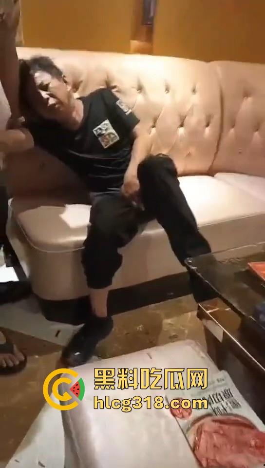 广东汕头潮阳自然局局长【欧镇武】被老婆抓奸咬坏鸡巴 嘶~这恐怕不止有点疼呀!-4