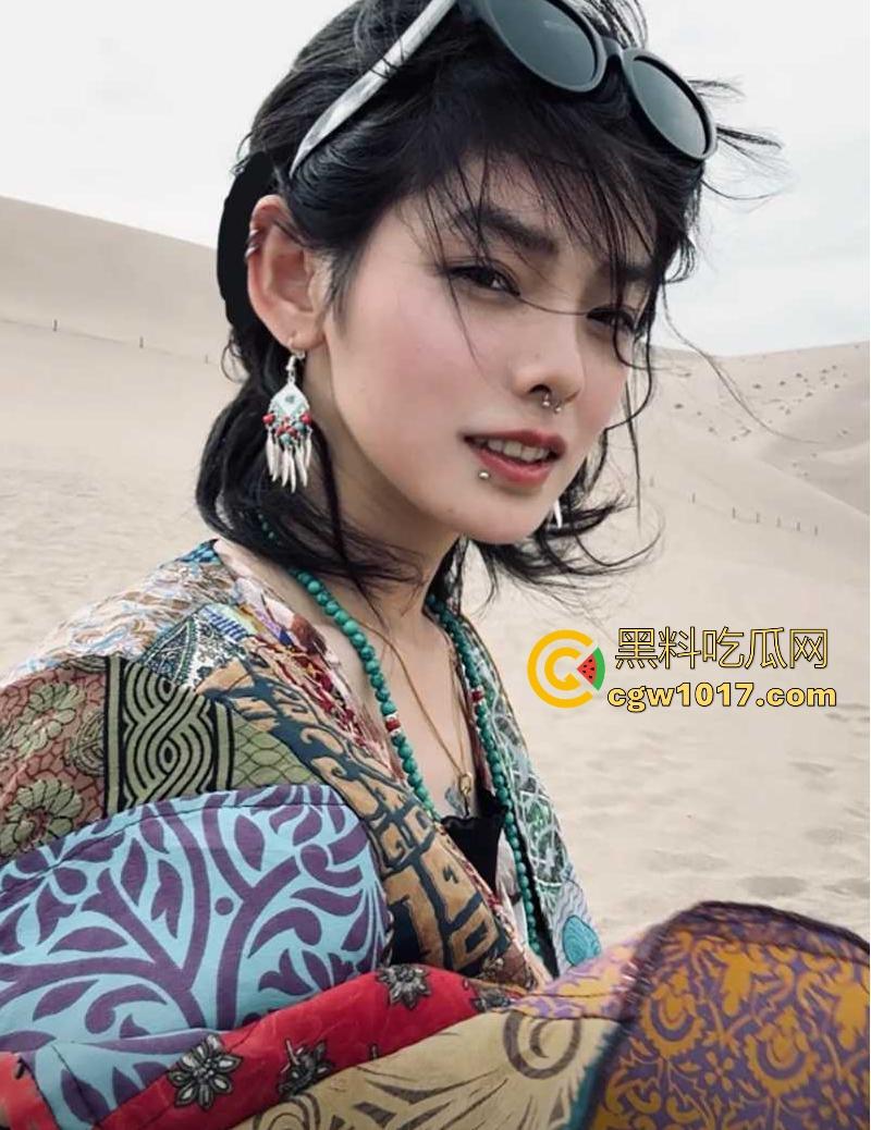 吃过的人都说好吃！抖音极品美女【天下第一小金金】晒淫照约大屌炮友解决生理需求，多毛骚穴被炮友狂干，嗦鸡巴老狠了！-4