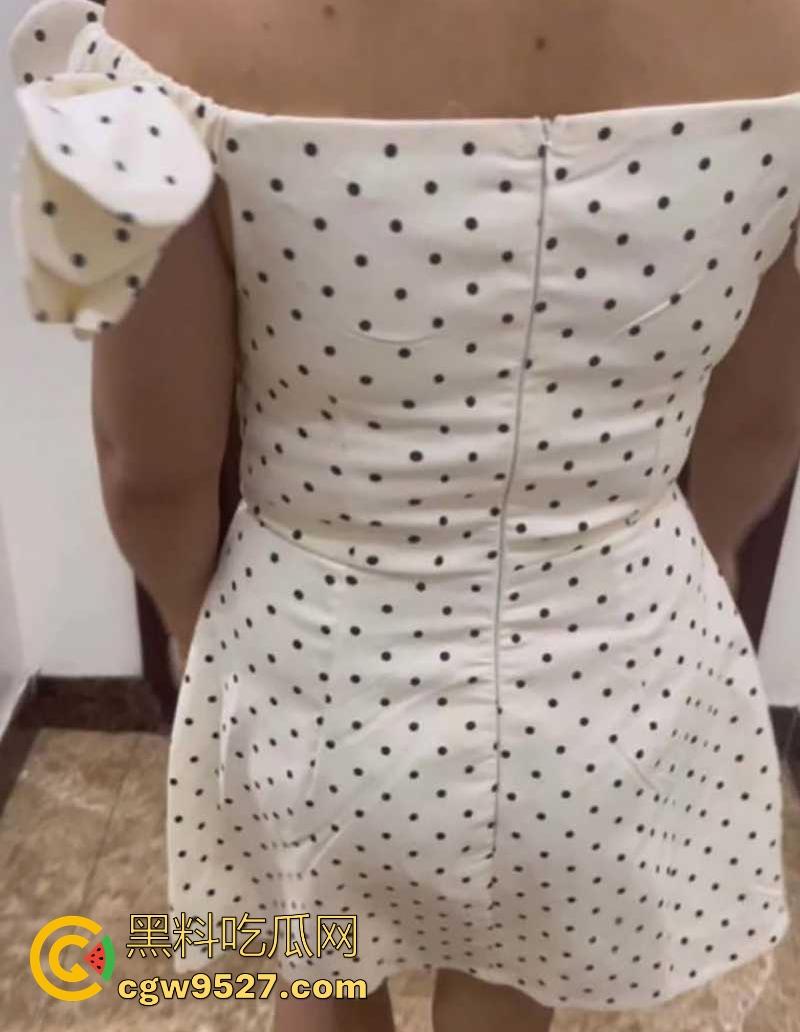 外甥趁小姨洗澡脱光闯入，被肉棒诱惑竟主动舔屌求操，后入打桩爆操，对白露骨场面超淫！-3