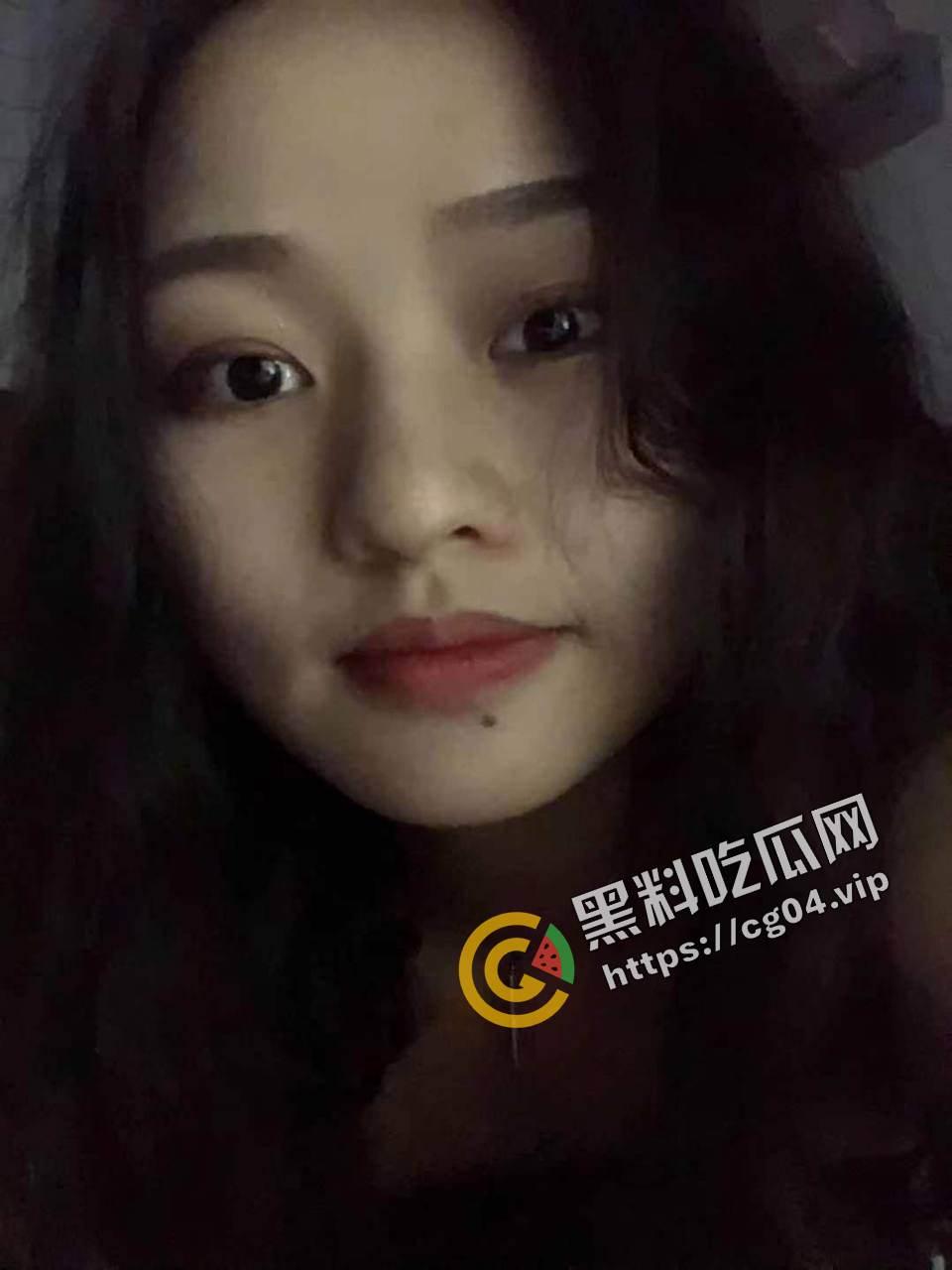 广东母狗 18岁就勾引自己美术老师 脚踏两只船出轨老男人 喜欢献媚有钱人开双洞-2