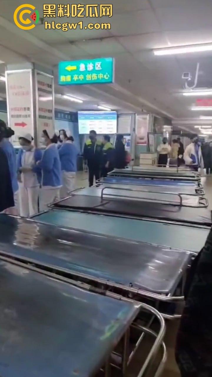 辽宁沈阳高速大巴车侧翻起火 50多名学生烧伤惨重 真实现场视频流出-5