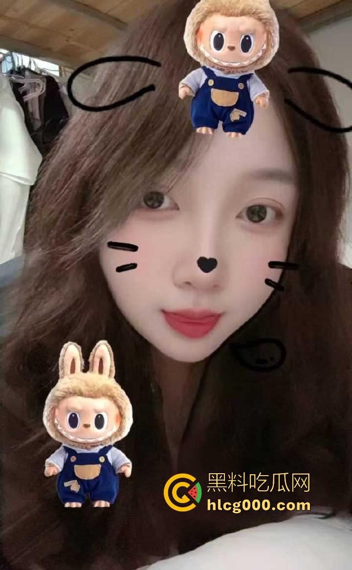 贵州微胖嫩妹【李曼】露脸调教视频曝光，微胖骚母狗黄瓜扣穴自慰，主动骑乘后入肥臀！-5