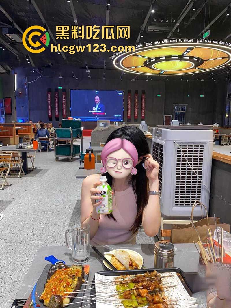 海角乱伦大神 39岁大屁股妈妈30岁堂姐 终于在堂姐醉酒状态 进入了堂姐的骚逼 但是过程堂姐醒了!-6