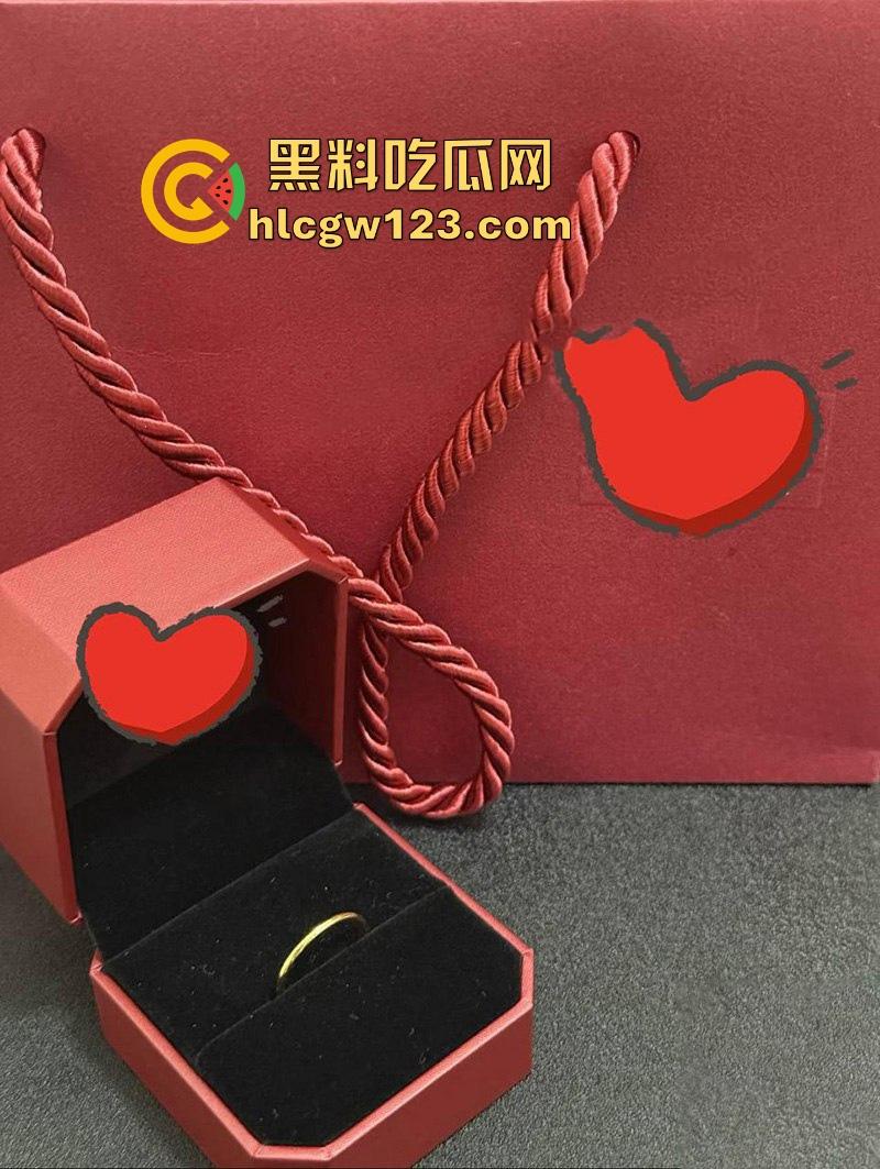 海角乱伦大神 39岁大屁股妈妈30岁堂姐 终于在堂姐醉酒状态 进入了堂姐的骚逼 但是过程堂姐醒了!-7