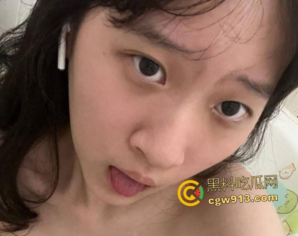 香港圣母学院骚妹【侯若飞】出租房主动送逼,口交内射全都愿意,浪叫愿嫁渣男,谁知第二天被甩!-1