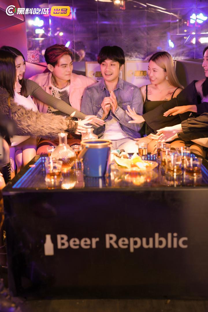 黑料吃瓜网出品-《江南第一小屌童锦程798&吴柳芳之花小龙&王老师爱情故事》第四集!-3