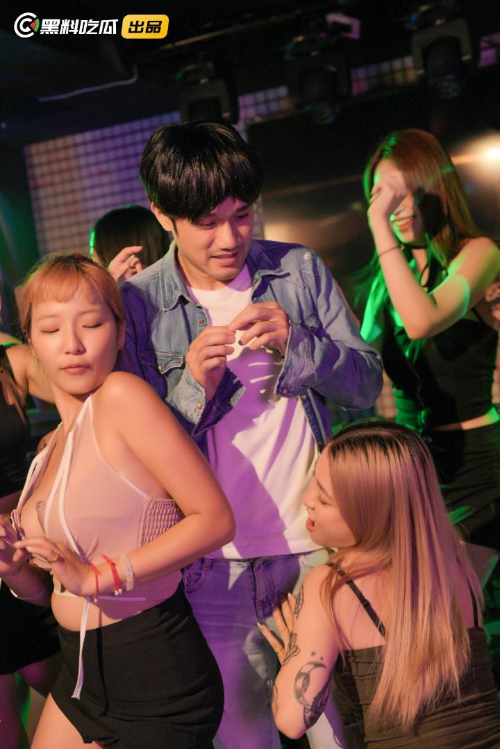 黑料吃瓜网出品-《江南第一小屌童锦程798&吴柳芳之花小龙&王老师爱情故事》第四集!-9