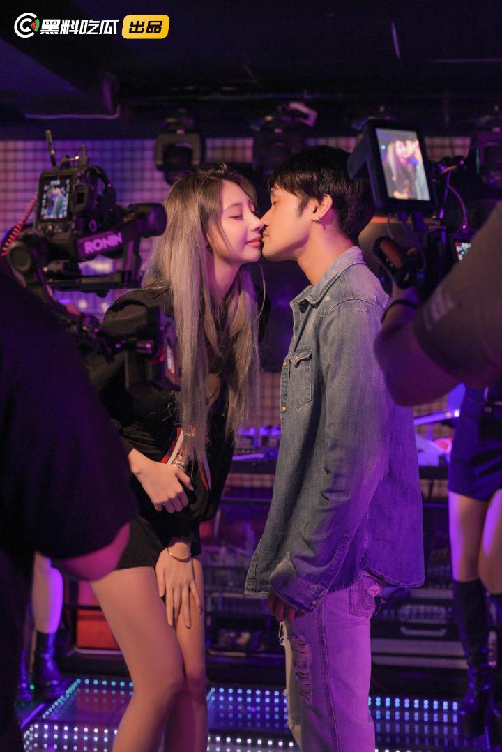 黑料吃瓜网出品-《江南第一小屌童锦程798&吴柳芳之花小龙&王老师爱情故事》第四集!-13