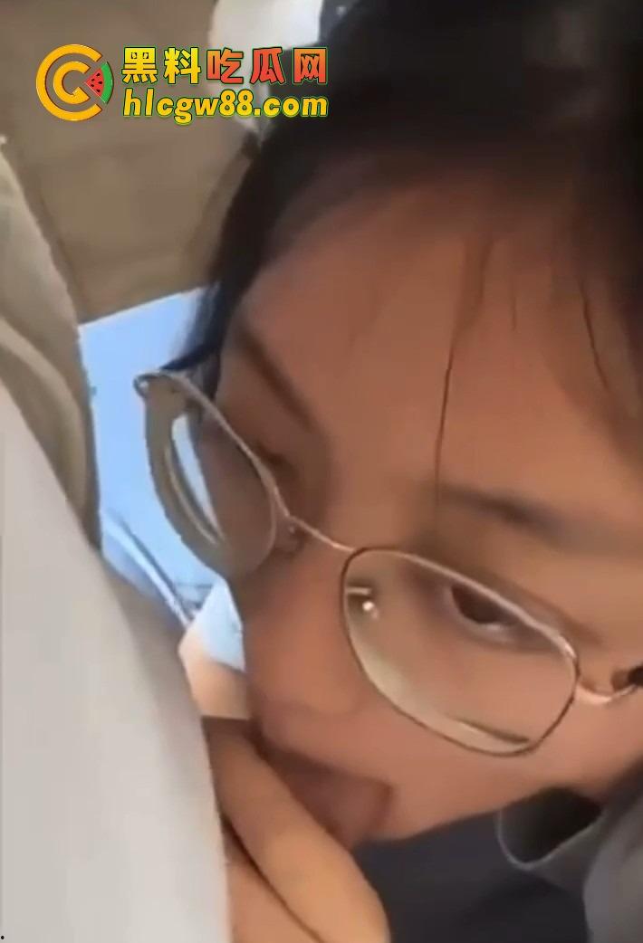 成都少城小学骚鸡老师『苏靖雯』家长肉便器，酒店操逼浪叫不断，眼镜婊爽得翻白眼淫水喷满床！-8