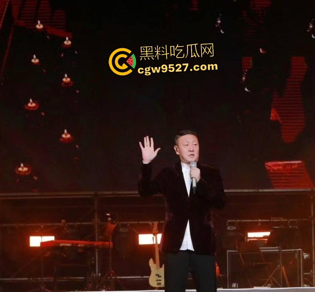 韩磊出轨承诺100万元补偿，事后却失联，女网友曝私密截图和做爱视频，表情似不情愿却为钱屈服！-1