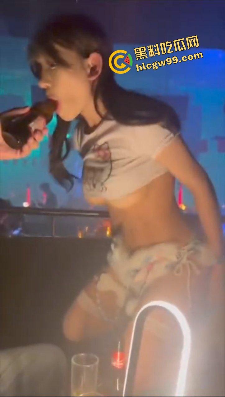 东莞贱逼骚母狗贱货【朱倩】骗老公睡觉了实则在KTV当灵魂舞者,淫荡模样尽显风骚!-9