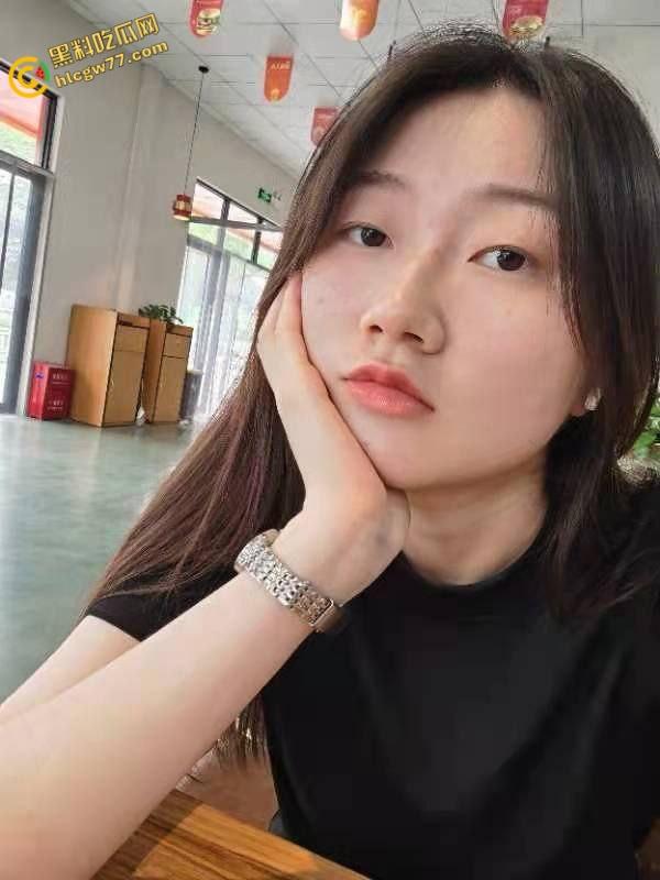 曲阜师大【孙雅欣】，被狂操高潮喷水，回宿舍又自慰湿透床单，真是个骚母狗！-4